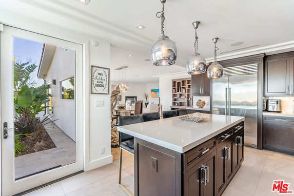 Dining room, Interior, Kitchen, Pendant Lights, Recessed Lighting, Stainless Steel Appliances
