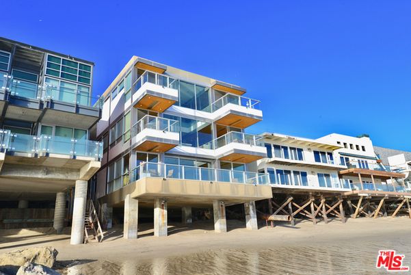 Exterior, Facade, Condo Building
