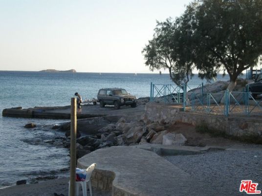 Exterior, Lake