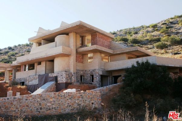 Exterior, Facade, Modern