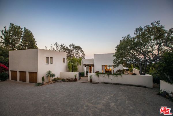 Backyard, Exterior, Facade, Modern