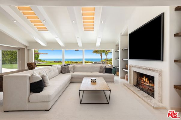 Fireplace, Interior, Living room, Recessed Lighting, Water