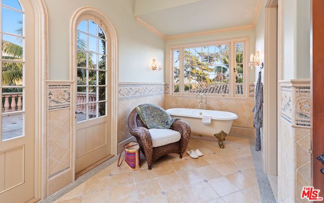 Bathroom, Free Standing Baths, Interior