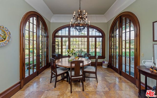 Chandelier, Dining room, Interior