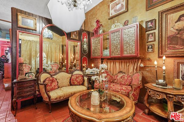 Chandelier, Interior, Living room