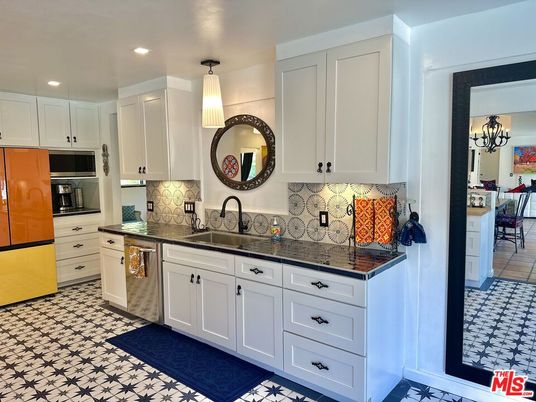 Chandelier, Dining room, Interior, Kitchen, Pendant Lights, Recessed Lighting, Stainless Steel Appliances