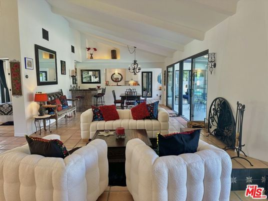 Chandelier, Dining room, Interior, Living room