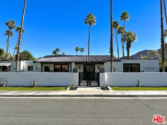 Exterior, Facade, Ranch