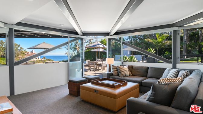 Interior, Living room, Recessed Lighting, Water