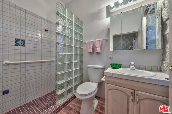 Bathroom, Interior, Tile Countertops