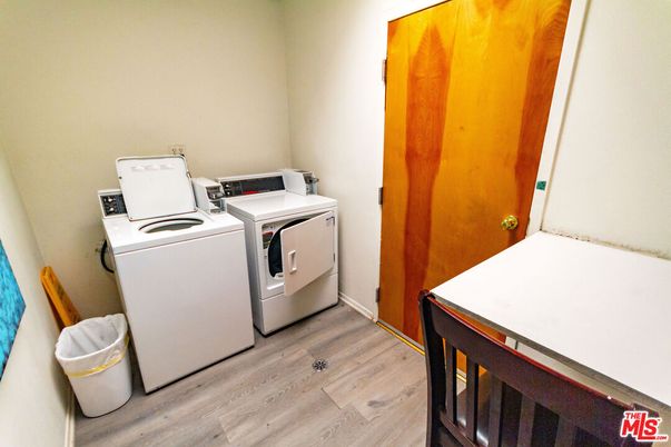 Interior, Washer, Wood Texture Flooring