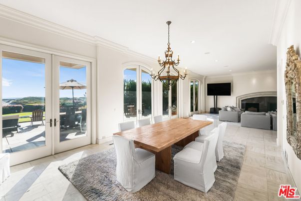 Chandelier, Dining room, Interior, Living room, Marble, Recessed Lighting