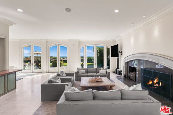 Fireplace, Interior, Living room, Recessed Lighting