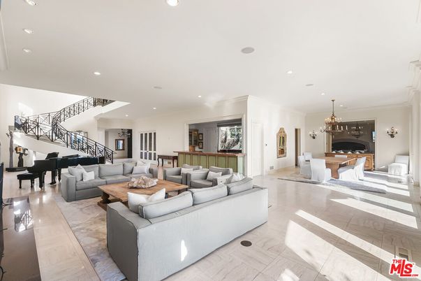 Chandelier, Dining room, Fireplace, Interior, Living room, Marble, Piano, Recessed Lighting