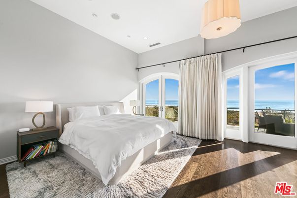 Bedroom, Interior, Recessed Lighting, Water, Wood Texture Flooring