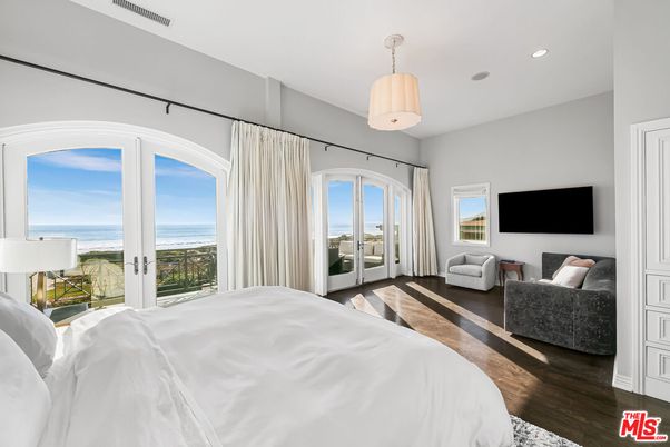 Bedroom, Interior, Recessed Lighting, Water, Wood Texture Flooring