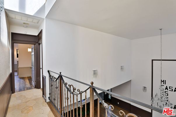 Interior, Pendant Lights, Wood Texture Flooring