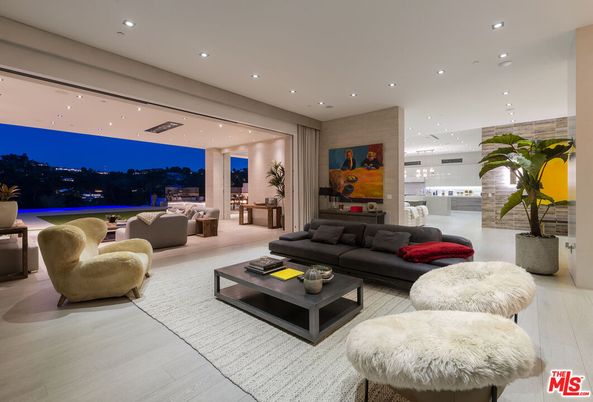 Interior, Living room, Pendant Lights, Recessed Lighting, Wood Texture Flooring