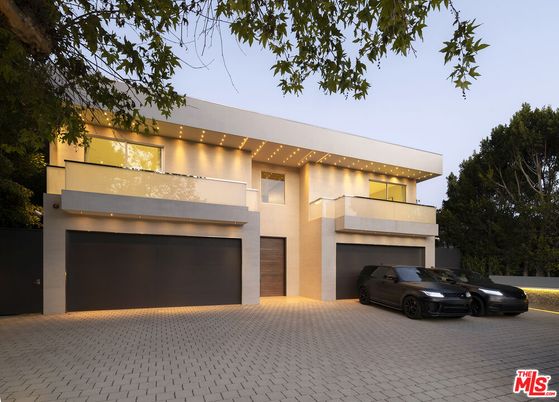 Attached, Exterior, Facade, Modern