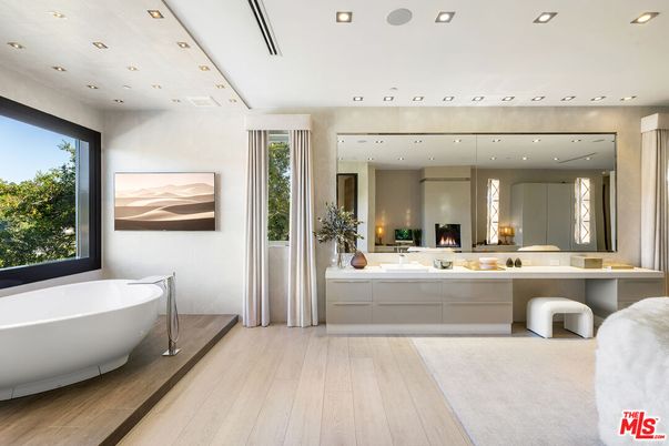 Bathroom, Fireplace, Free Standing Baths, Interior, Recessed Lighting, Wood Texture Flooring