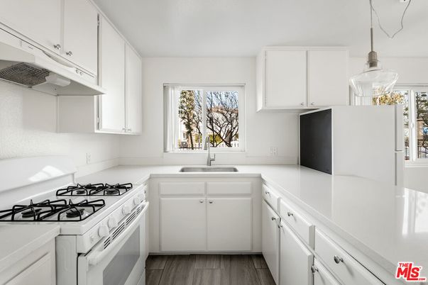 Interior, Kitchen, Pendant Lights, Wood Texture Flooring