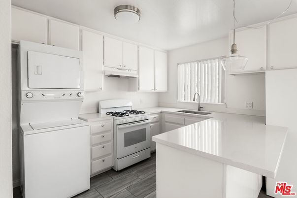 Interior, Kitchen, Pendant Lights, Washer, Wood Texture Flooring