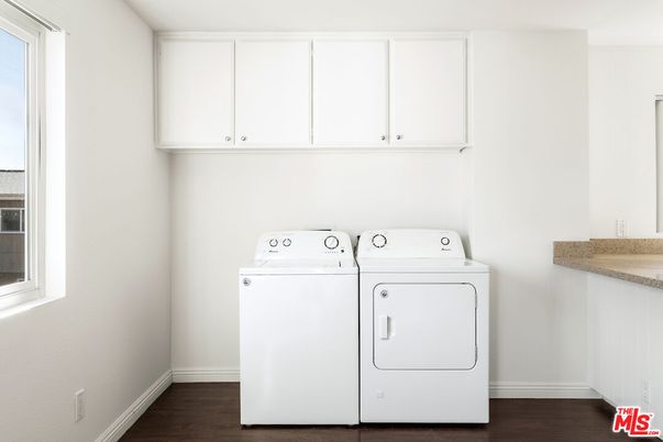 Interior, Utility Closets, Washer, Wood Texture Flooring
