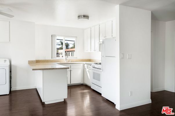 Interior, Kitchen, Washer, Wood Texture Flooring