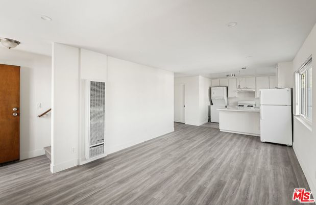 Interior, Kitchen, Pendant Lights, Wood Texture Flooring