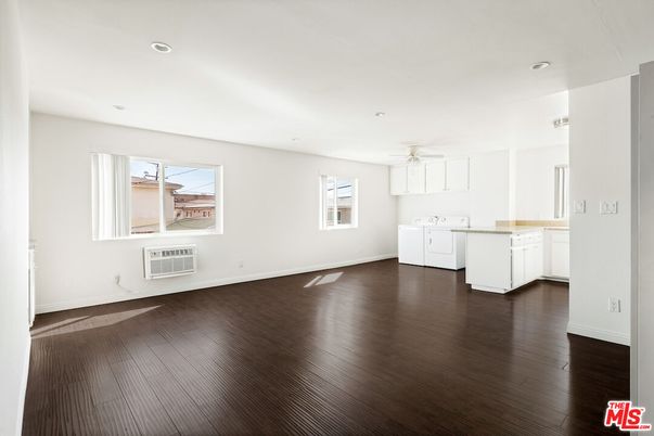 Empty room, Interior, Recessed Lighting, Washer, Wood Texture Flooring