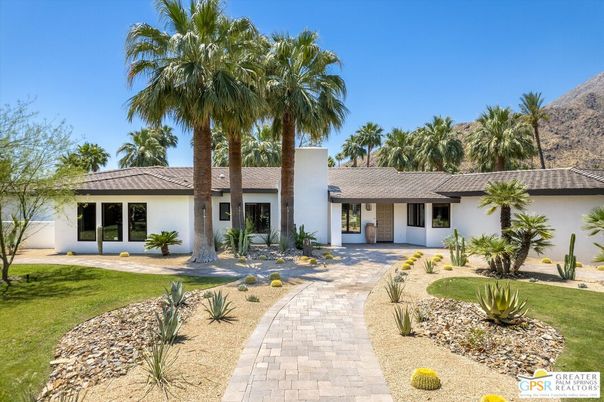 Backyard, Exterior, Facade, Ranch