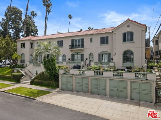 Attached, Exterior, Facade, Mediterranean