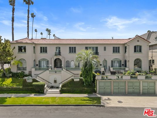 Attached, Exterior, Facade, Mediterranean