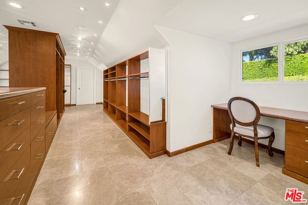 Interior, Recessed Lighting, Walk-in Closets