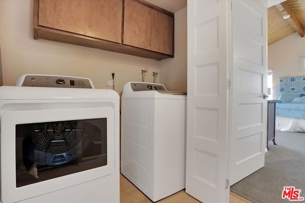 Interior, Washer, Wooden Beams, Wooden Ceilings