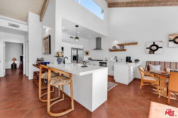 Dining room, Interior, Kitchen, Pendant Lights, Recessed Lighting, Stainless Steel Appliances, Wooden Beams, Wooden Ceilings