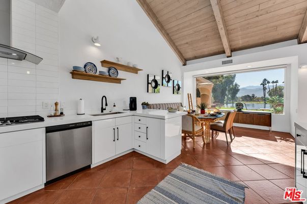 Dining room, Interior, Kitchen, Stainless Steel Appliances, Wooden Beams, Wooden Ceilings