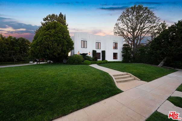 Backyard, Exterior, Facade, Modern
