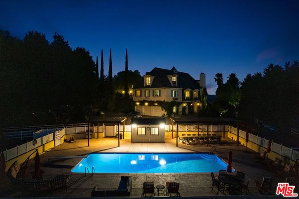 Exterior, Pool