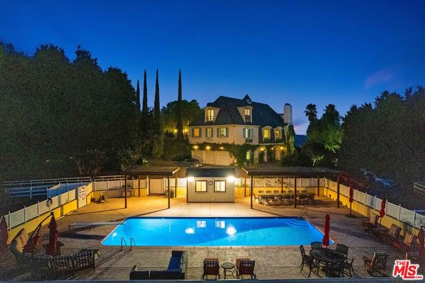 Exterior, Pool