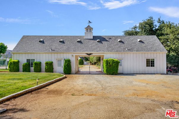 Backyard, Exterior, Facade, Cape Cod