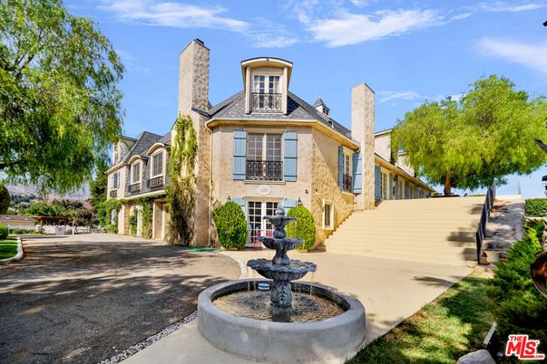 Exterior, Facade, French Provincial