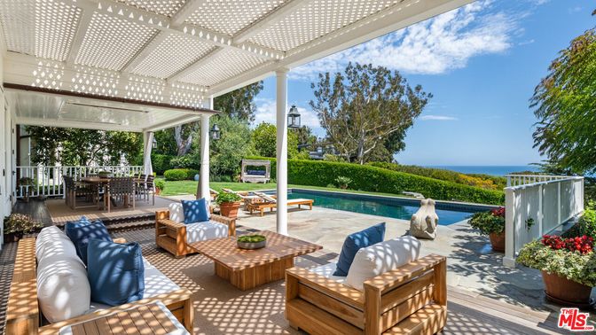 Exterior, Pool, Water