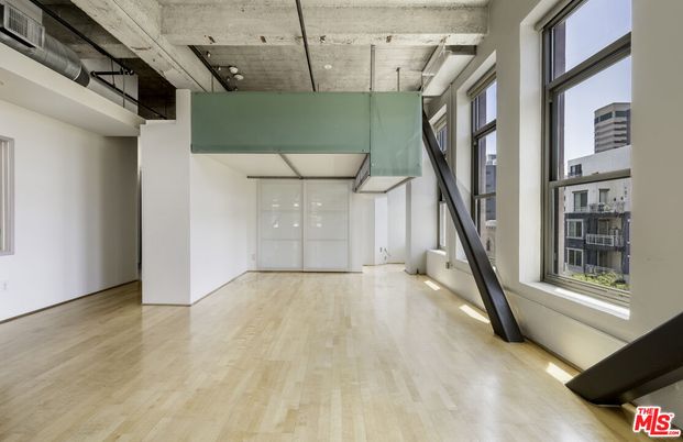 Empty room, Interior, Pendant Lights, Wooden Ceilings, Wood Texture Flooring