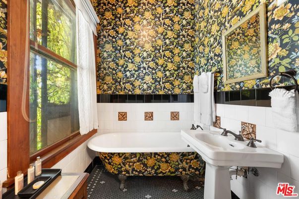 Bathroom, Free Standing Baths, Interior