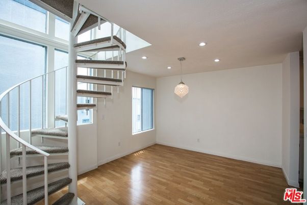 Interior, Pendant Lights, Recessed Lighting, Wood Texture Flooring