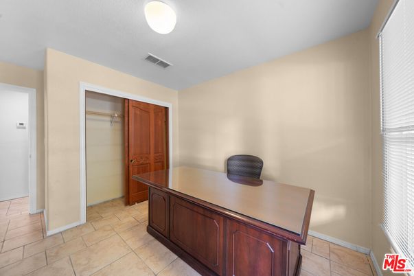 Home Office, Interior