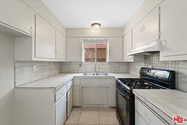 Interior, Kitchen, Tile Countertops