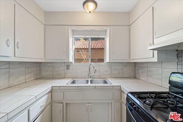 Interior, Kitchen, Tile Countertops