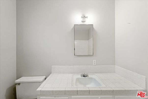 Bathroom, Interior, Tile Countertops